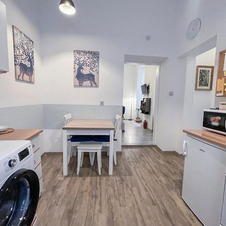 Free Parking, Downtown Apartment Near New York Cafe Budapest Extérieur photo