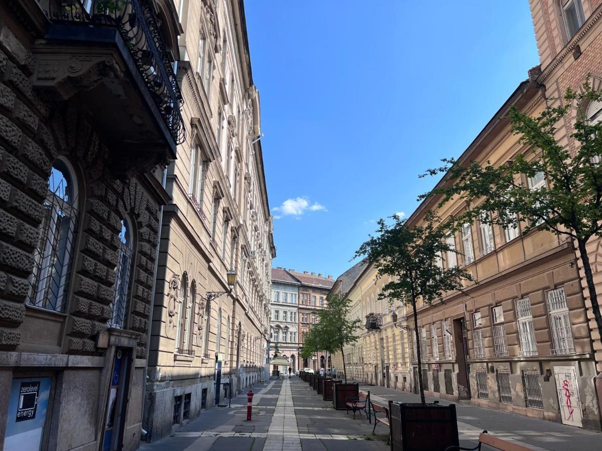 Free Parking, Downtown Apartment Near New York Cafe Budapest Extérieur photo